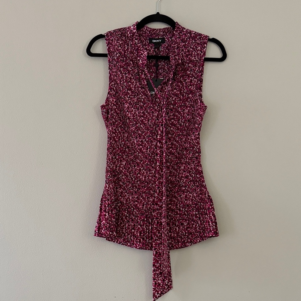 NWT DKNY Women’s Pink Patterned Sleeveless Pleated Blouse Size Large